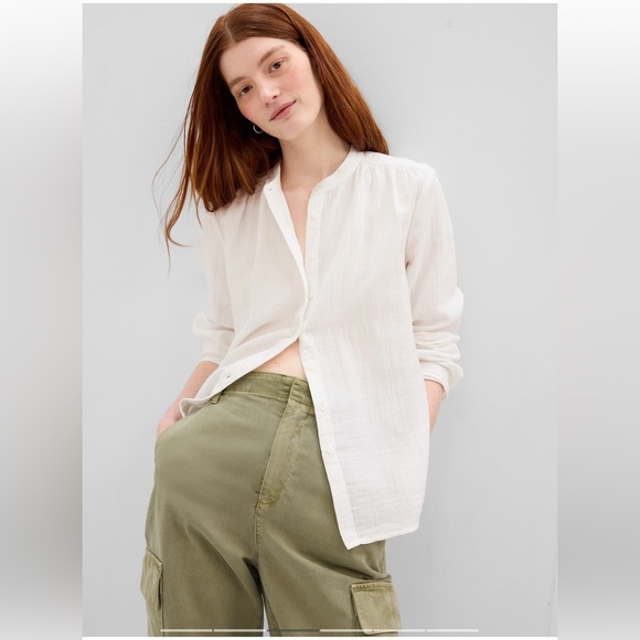 GAP Tops - NWOT! Gap crinkle gauze lightweight button down shirt